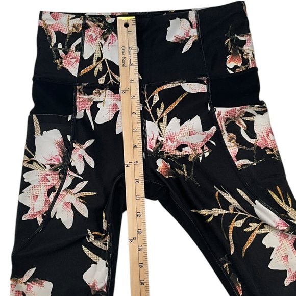 Athleta Magnolia Salutation Stash Pocket Leggings Size Small Floral/Black 305922 - Picture 12 of 13